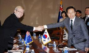 S. Korea's Lee and Australia's Rudd hold talks on FTA