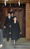 Consumer affairs minister Noda visits Yasukuni Shrine
