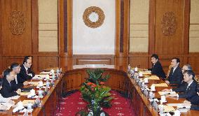 FM Komura meets Chinese Foreign Minister Yang Jiechi