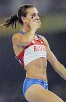 Russia's Isinbaeva clears 4.85 meters in Olympic pole vault