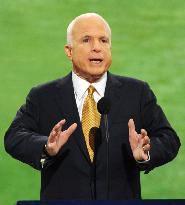 McCain gives nomination acceptance speech