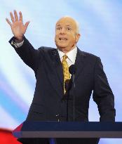 McCain gives nomination acceptance speech