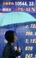 Nikkei plunges 3.6% on economic doubts, financial worries