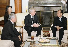 U.S. Ambassador Schieffer meets with abductees' kin