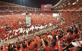 Supporters of gov't and Thaksin rally in Bangkok