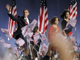 Obama scores historic victory in U.S. presidential election