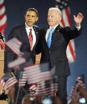 Obama scores historic victory in U.S. presidential election