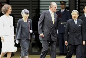 Emperor, empress welcome Spanish king, queen at palace