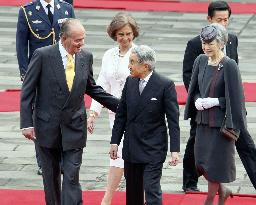 Emperor, empress welcome Spanish king, queen at palace