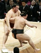 Mongolian sekiwake Ama suffers 1st loss at Kyshu sumo