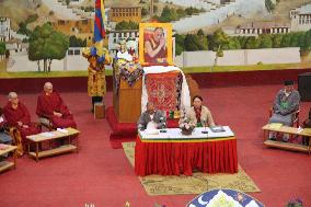 Tibetan exiles begin meeting to discuss future course