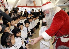 Santa Claus from Finland arrives in Osaka
