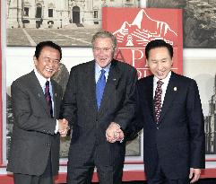 Aso, Bush and Lee hold talks in Lima