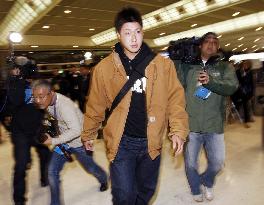 Tazawa leaves for U.S., report says accord reached with Boston