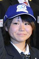 Japanese female student inks pro baseball contract