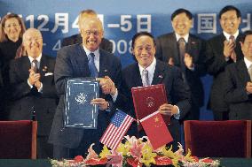 China, U.S. sign accords on energy, environment