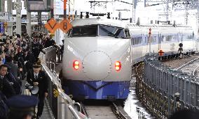 1st-type shinkansen bullet train sets off on last run