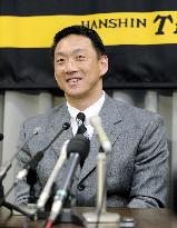 Hanshin slugger Kanemoto re-signs for 550 mil. yen
