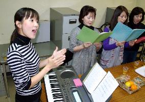 Korean singer engages in friendship circle with Japanese women