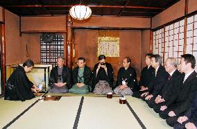 Urasenke group holds its 1st tea ceremony of year