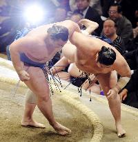 Baruto rolls on with 6th win at New Year sumo tournament