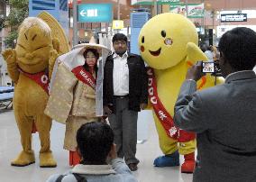 Mascots welcome foreign visitors at Kansai int'l airport