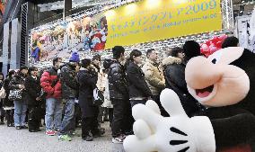 Tokyo Disney operator holds event to recruit 2,000 part-timers