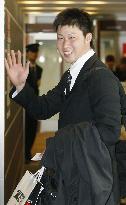 Japanese pitcher Tazawa leaves Japan to join Red Sox