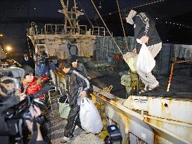 Fishing boat, crew return to Tottori after seizure by Russia