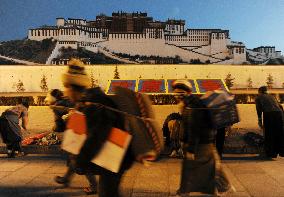 Foreign media allowed into Tibet ahead of rioting anniversary