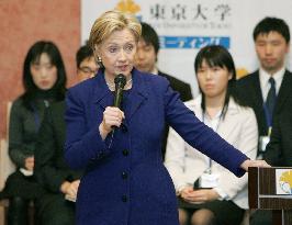 Clinton eyes 3-way partnership on clean development in China