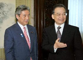 Japan's Nakasone holds talks with Chinese officials