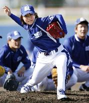 Japanese female pitcher joins training