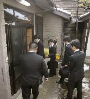 Prosecutors raid local offices of Ozawa, DPJ