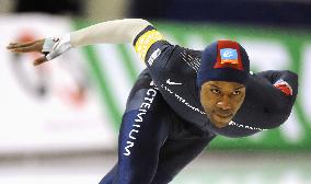 Davis sets world record in men's 1,500-meter speed skating