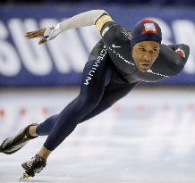 Davis sets world record in men's 1,000-meter speed skating