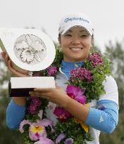 Mitsuka holds strong to win season-opening Daikin Orchid Ladies