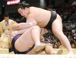 Asashoryu, Hakuho showing no mercy at spring sumo