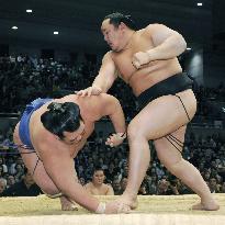 Hakuho, Asashoryu unstoppable at spring sumo