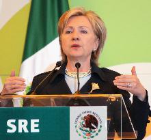 Clinton warns N. Korea against missile launch