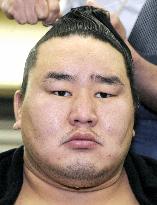 Hakuho closes in on spring title as Asa crashes again