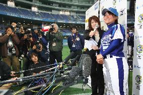 Japanese female knuckleballer makes debut against men