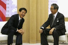 New Chiba Gov. Morita visits Tokyo Gov. Ishihara