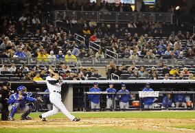 N.Y. Yankees' Matsui hits 2-run homer against Chicago Cubs