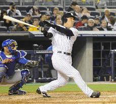 N.Y. Yankees' Matsui hits 2-run homer against Chicago Cubs