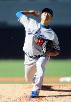 Dodgers' pitcher Kuroda wins in opening game against Padres