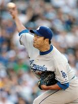 Dodgers' pitcher Kuroda wins in opening game against Padres