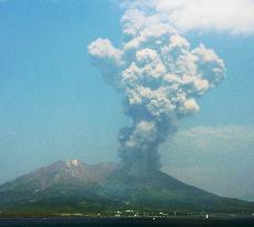 Sakurajima volcano spews smoke to over 4,000 meters