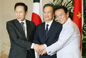Aso hints Japan will accept UNSC statement on N. Korea's launch