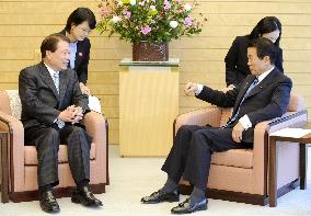PM Aso, S. Korean foreign minister hold talks